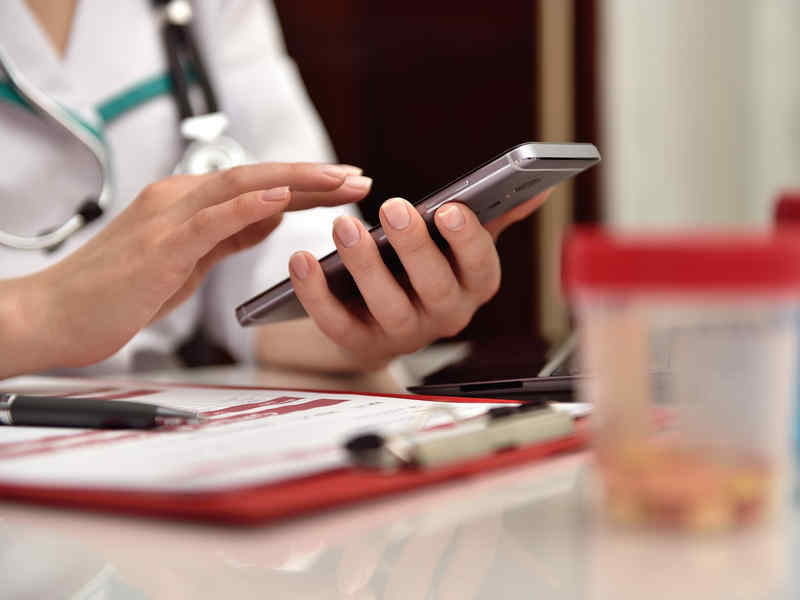 cellulare in ufficio