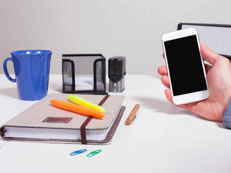 cellulare in ufficio