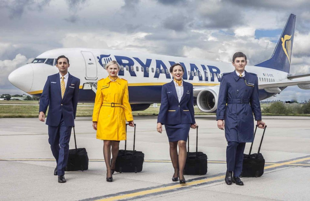 lavorare come assistente di volo
