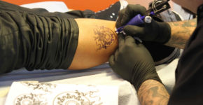 tatuatori, è boom in Italia