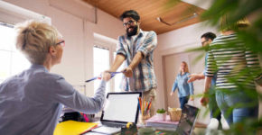 Outfit al primo colloquio, cosa non indossare