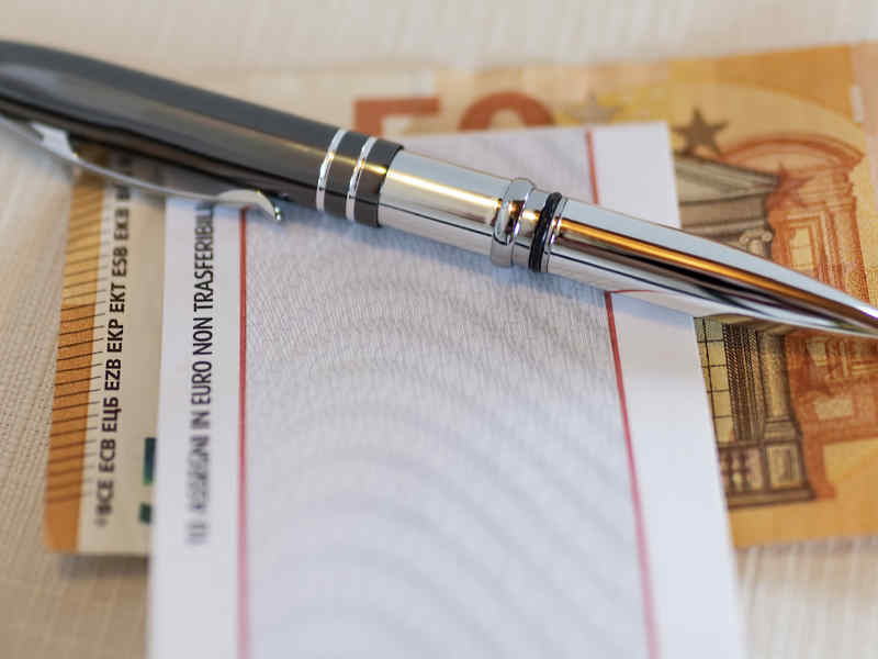 Avvocati e stipendio, attenzione ai compensi-p