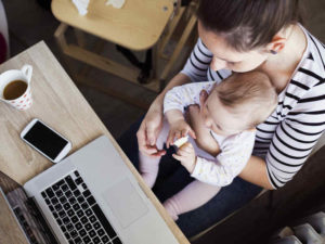 Mamme Italiane, sono loro le più vecchie d'Europa